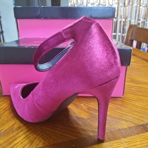 Heels size 10 - Picture 4 of 4